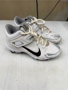 Nike Kids White and Black baseball cleats Mike Trout 1Y